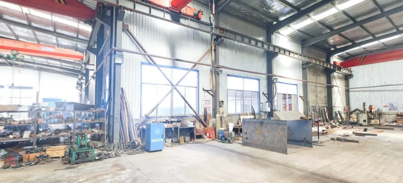 Skilled engineers manufacturing Metal Shearing Machines